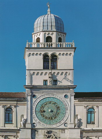 Астрологические часы на Часовой башне дворца Капитанио в Падуе