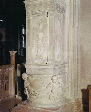 Скульптурное украшение колонн в храме Малатеста в Римини