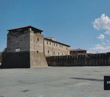 Стены крепости Рокка Малатеста в Римини