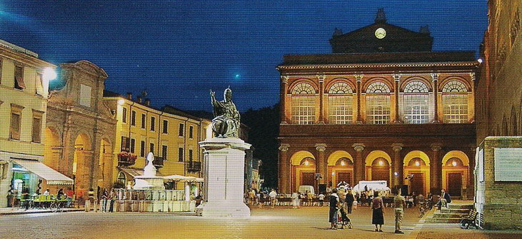 Панорама площади Пьяцца Кавур в Римини