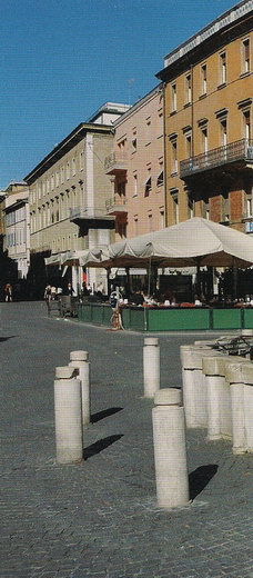 Фонтан Шишка на площади Пьяцца Кавур в Римини