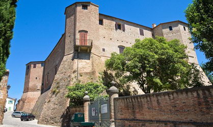 Замок Сантарканжело близ Римини