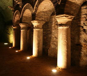 Раннехристианские туфовые пещеры близ Сантарканжело