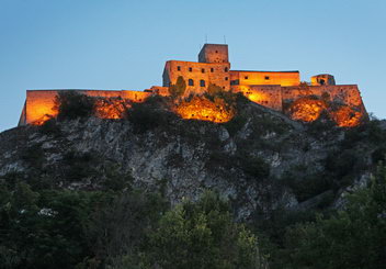 Крепость Монтебелло близ Римини