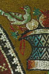 «Птицы и ваза с фруктами», фрагменты мозаичного украшения базилики Сан-Витале
