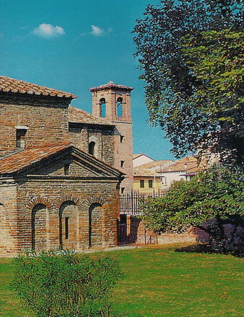 Здание мавзолея Галлы Плацидии в Равенне