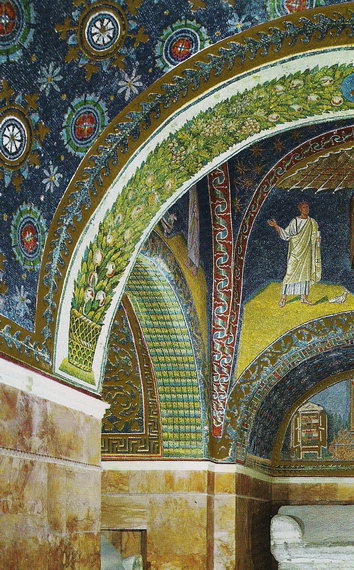 Интерьер и мозаичное убранство мавзолея Галлы Плацидии в Равенне