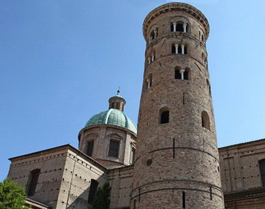 Здание и колокольня Кафедрального собора Равенны