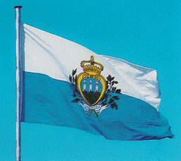 Бело-голубой государственный флаг республики Сан-Марино