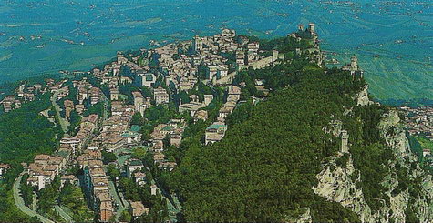 Панорамный вид исторического центра республики Сан-Марино