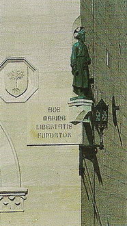 Статуя Святого Марино на углу фасада Правительственного дворца в Сан-Марино