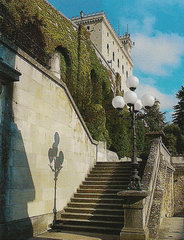 Лестница в парке Либурни в историческом центре Сан-Марино