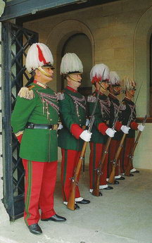 Гвардия крепости Сан-Марино в парадной форме