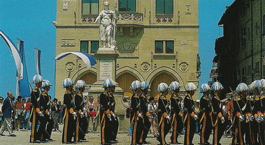 Национальная гвардия Сан-Марино на параде у Статуи Свободы