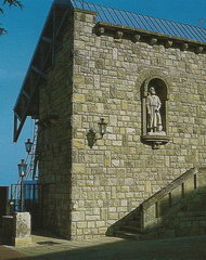 Статуя Святого Марино на верхней станции фуникулера