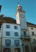 Башня с часами и здание Музея почты и филателии в Борго Маджоре