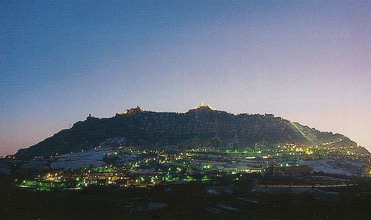 Панорама горы Титано и исторического центра Сан-Марино-Читта от Борго Маджоре