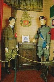 Восковые фигуры Гитлера и Муссолини