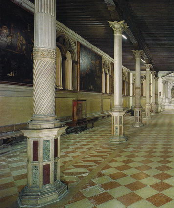Общий вид Нижнего зала Террена Скуолы Сан-Рокко в Венеции