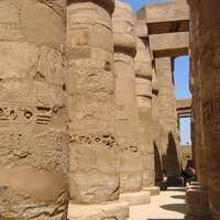 Еще колонны с фараонами