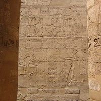 Стена с иероглифами