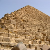 Пирамида Миккерена вблизи