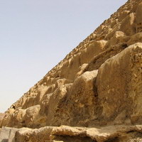 Пирамиды вблизи