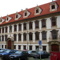 Административное здание вблизи Томашской