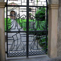 Ворота в рыцарском стиле