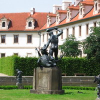 Статуи Вальдштейнского сада