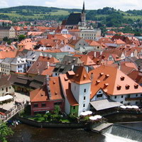 Вид на исторический центр города Чешский Крумлов с башни Градека