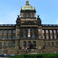 Здание Национального (Народного) музея на Вацлавской площади в Праге