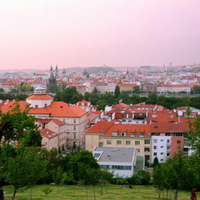 Вид на предзакатную Прагу с Петржина