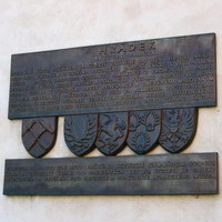 Табличка (памятка) на Градеке об его истории