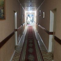 Коридор второго этажа отеля Рамз в городе Термез