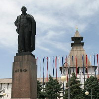 Памятник В.И.Ленину в Астрахани