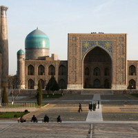 Медресе Тилля-Кари на площади Регистан в Самарканде