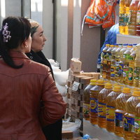 Местные жители на базаре Сиаб в Самарканде