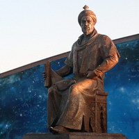 Памятник Мирзо Улугбеку в Самарканде
