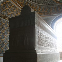 Могила Хакима Ат-Термизи в мавзолее близ Термеза