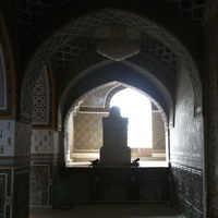 Могила Хакима Ат-Термизи в мавзолее близ Термеза