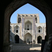 Внутри медресе Абдуллазиз-хана в Бухаре