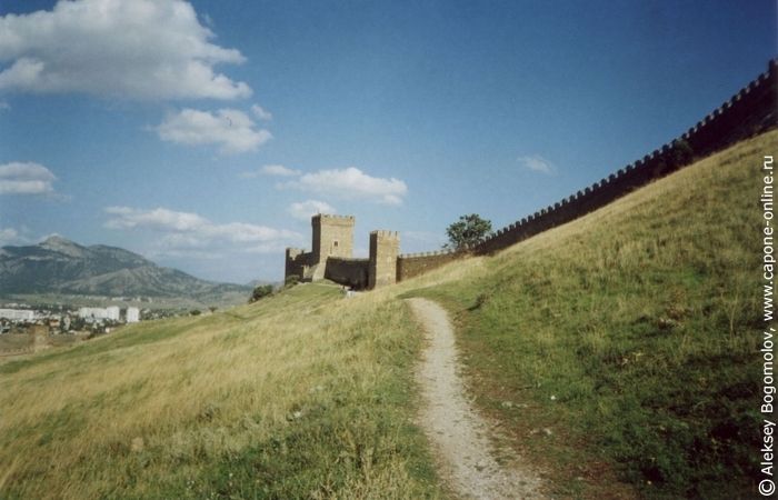 Генуэзская крепость изнутри Генуэзская крепость изнутри