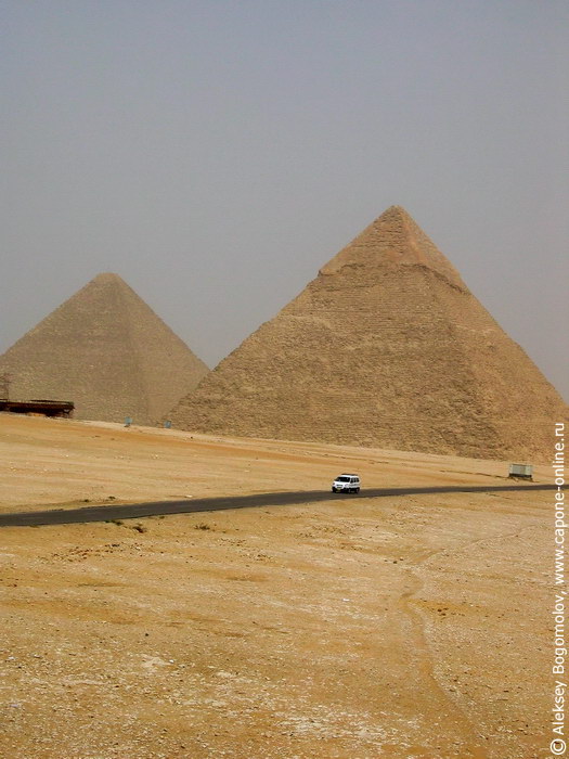 Пирамиды Хеопса и сына его Хефрена