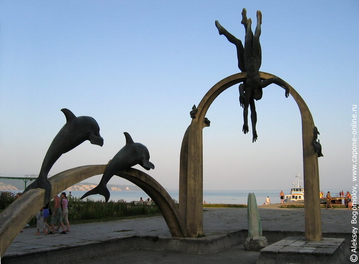 Ныряльщики и дельфины