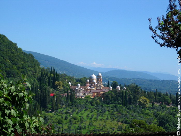 Вид на Новоафонский монастырь