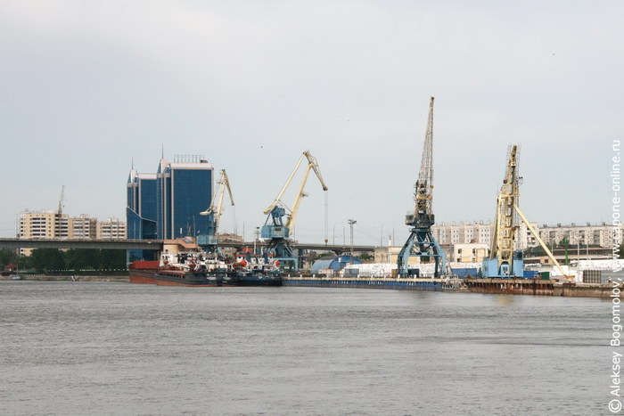 Астраханский речной порт в Астрахани