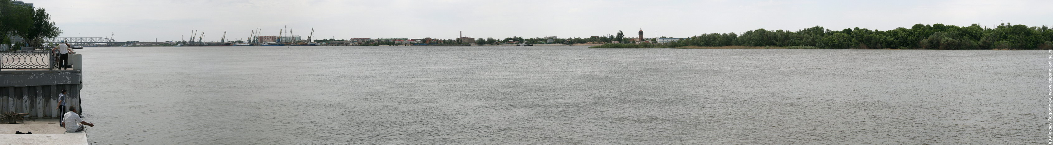 Река Волга в Астрахани