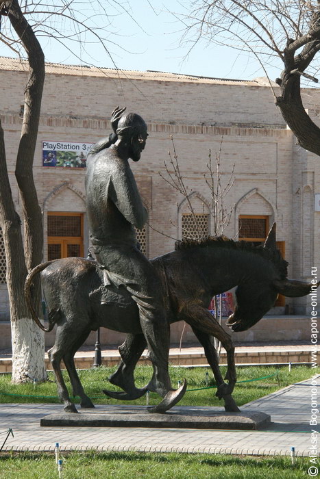Памятник Ходже Насреддину в Бухаре