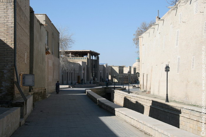 Улица Мехтар Анбар в Бухаре Улица Мехтар Анбар в Бухаре